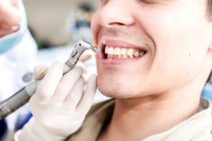 טיפול שיניים אצל שיננית